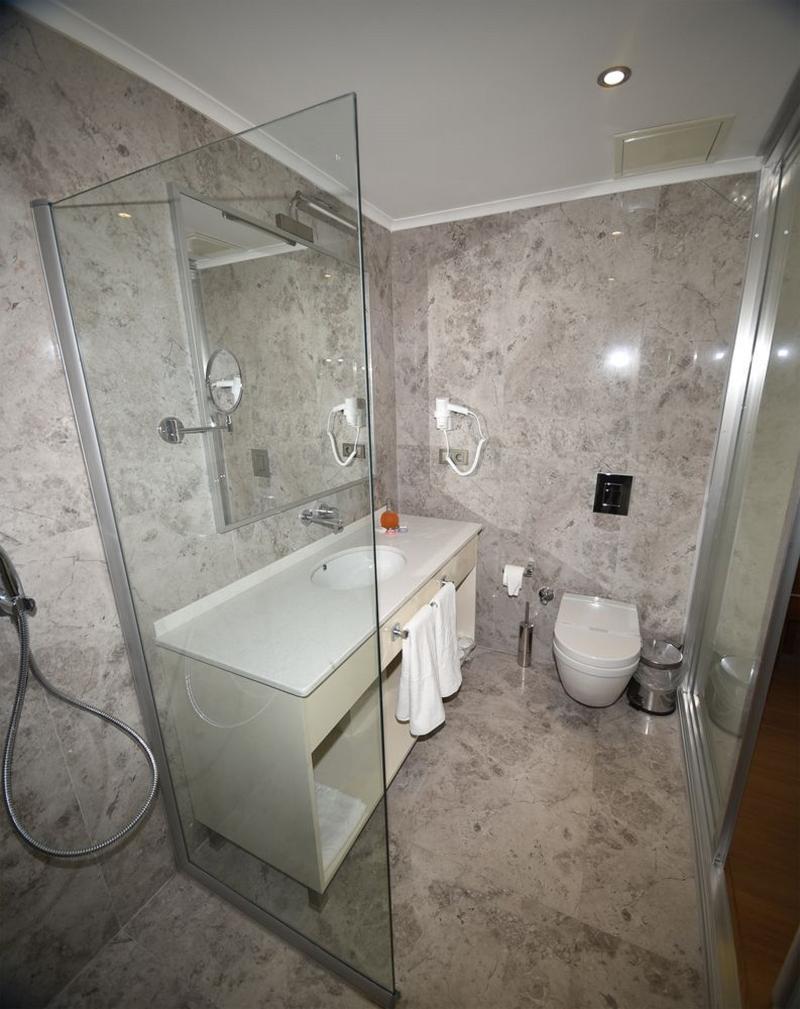 The Elegant Hotel Istanbul Bagian luar foto